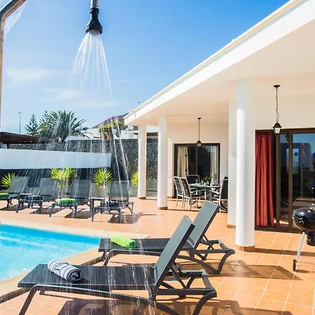 Villa Inviting 3-bed In Playa Blanca Playa Blanca (Lanzarote)