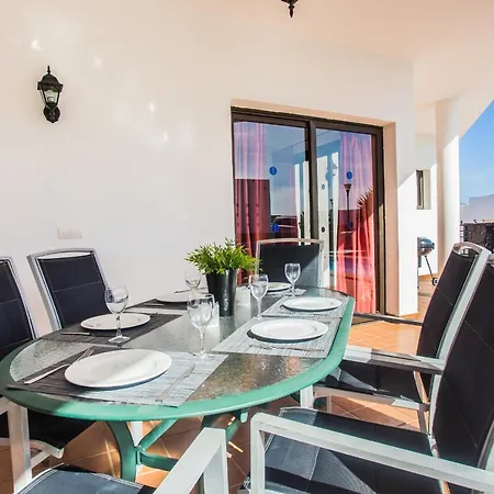 Inviting 3-bed In Playa Blanca *