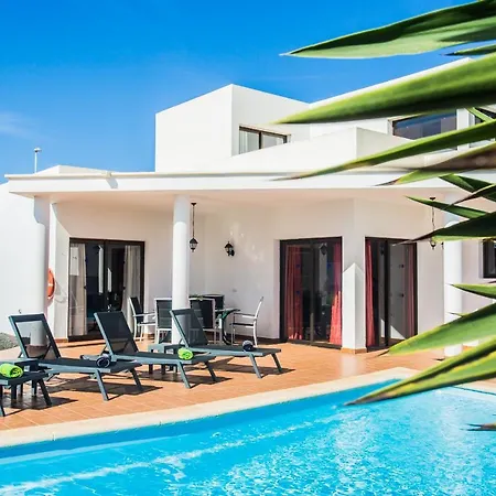 Villa Inviting 3-bed In Playa Blanca