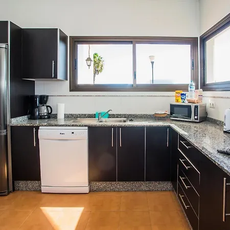 Inviting 3-bed In Playa Blanca Villa