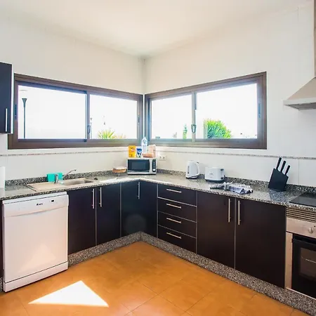 Inviting 3-bed In Playa Blanca Villa Playa Blanca (Lanzarote)