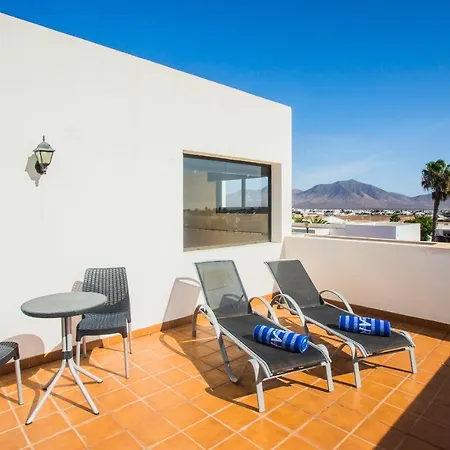 Inviting 3-bed In Playa Blanca *